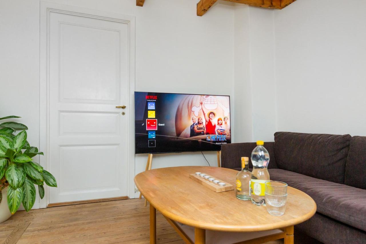 Come Stay In Penthouse With Room For 2-People Århus Екстериор снимка